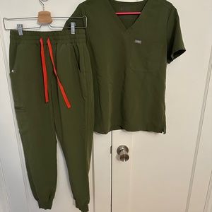 Figs Dark Olive Small